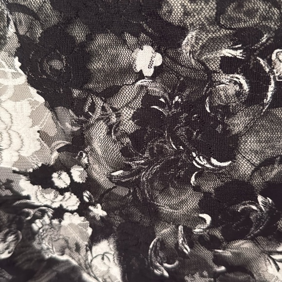 Women’s reversible black and white blouse (stretchy fabric) - Picture 3 of 9